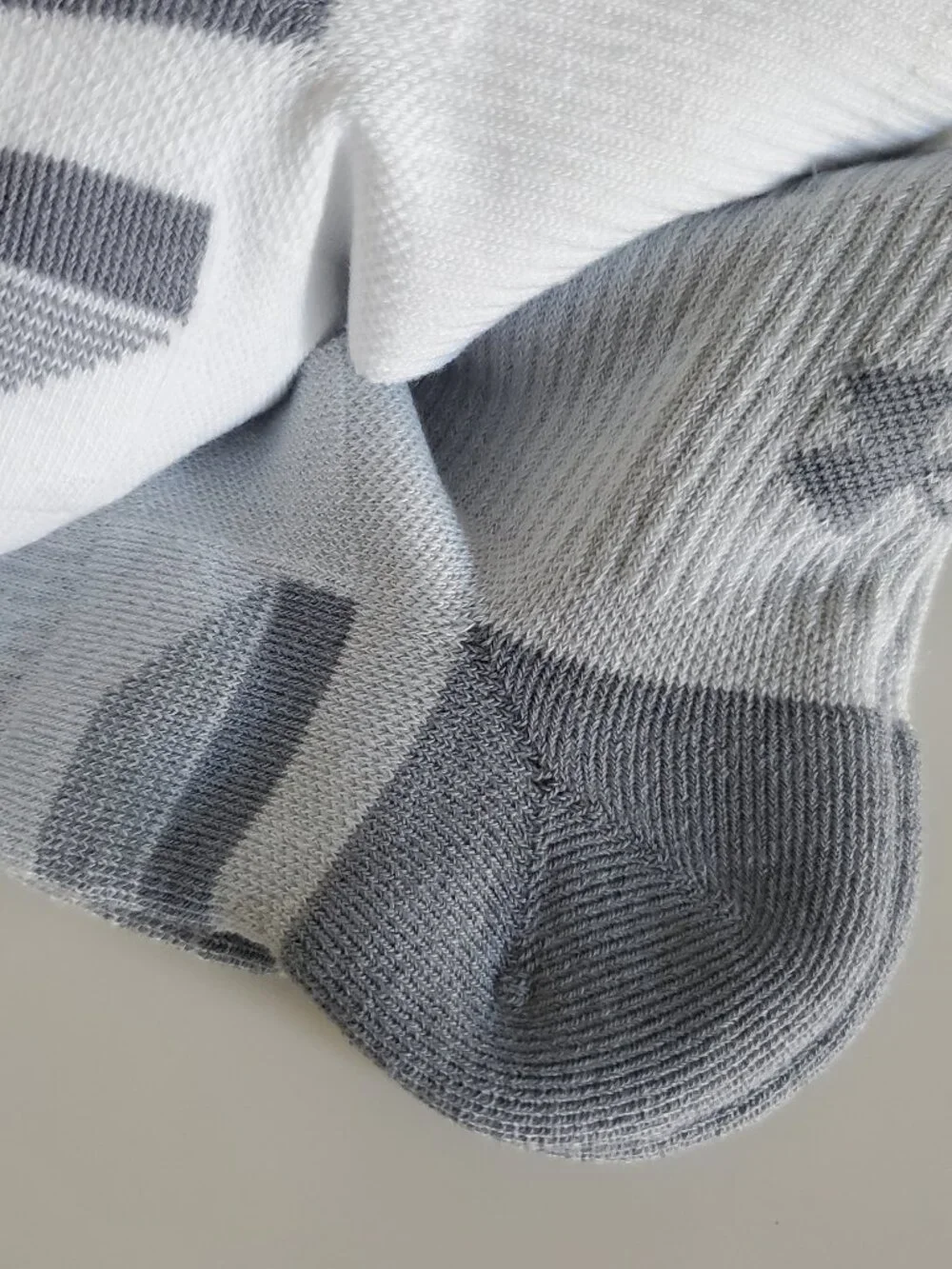 (3-pack) Under Armour Performance Tech Unisex Quarter Socks Size L
